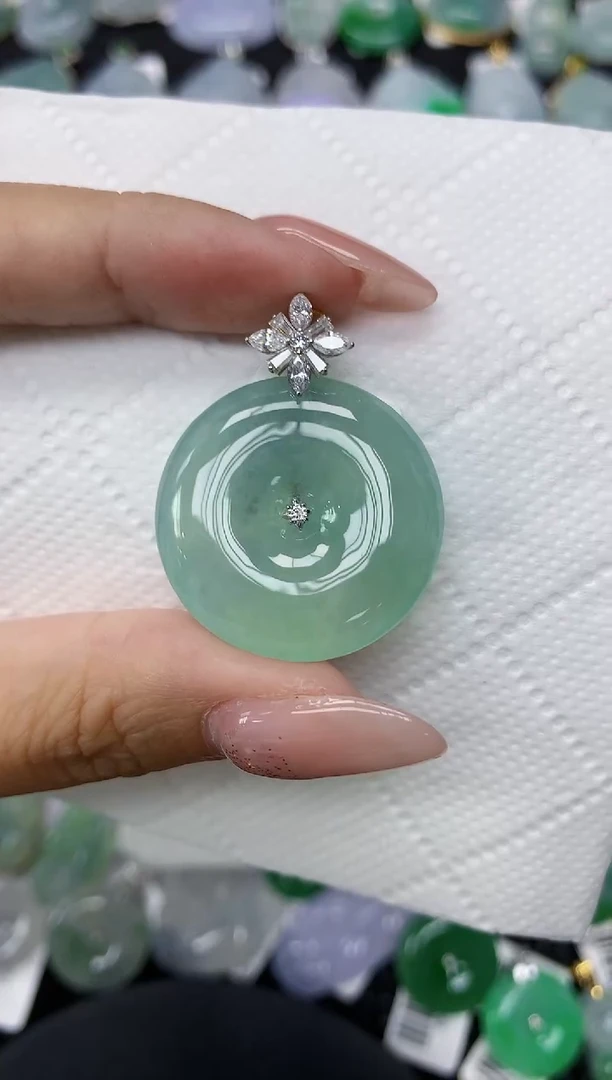 颈饰18K金镶嵌翡翠1111111111