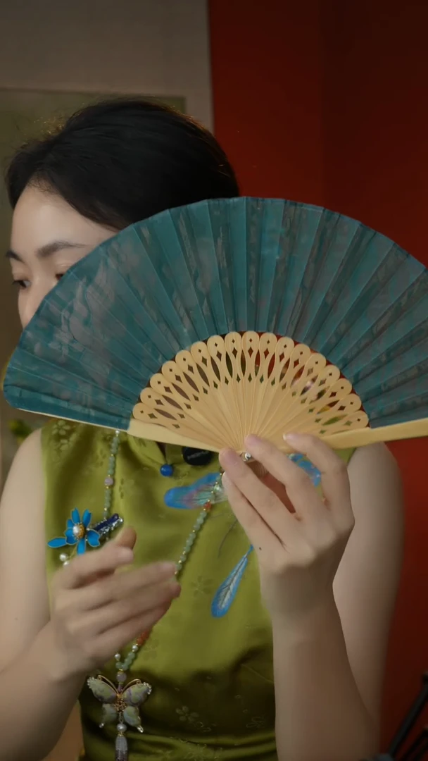 刺绣非遗花罗折扇