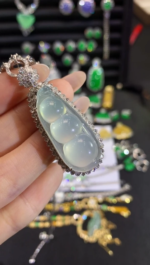 吊坠(不含链)18K金镶嵌翡翠45-豆子（不含链和扣