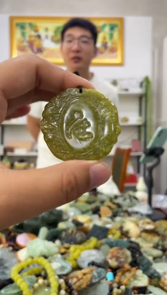 未镶嵌岫玉吊坠