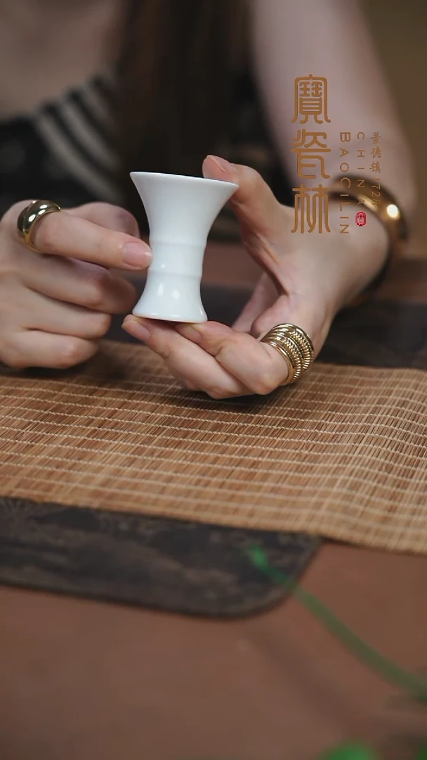 宝瓷林甜白釉竹节口杯