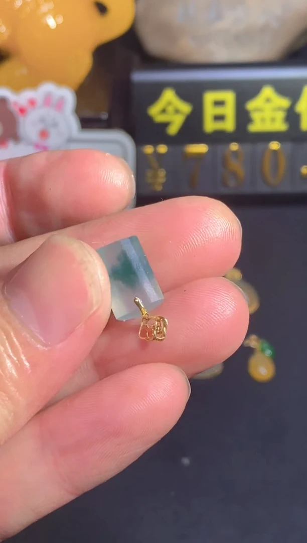颈饰18K金镶嵌翡翠