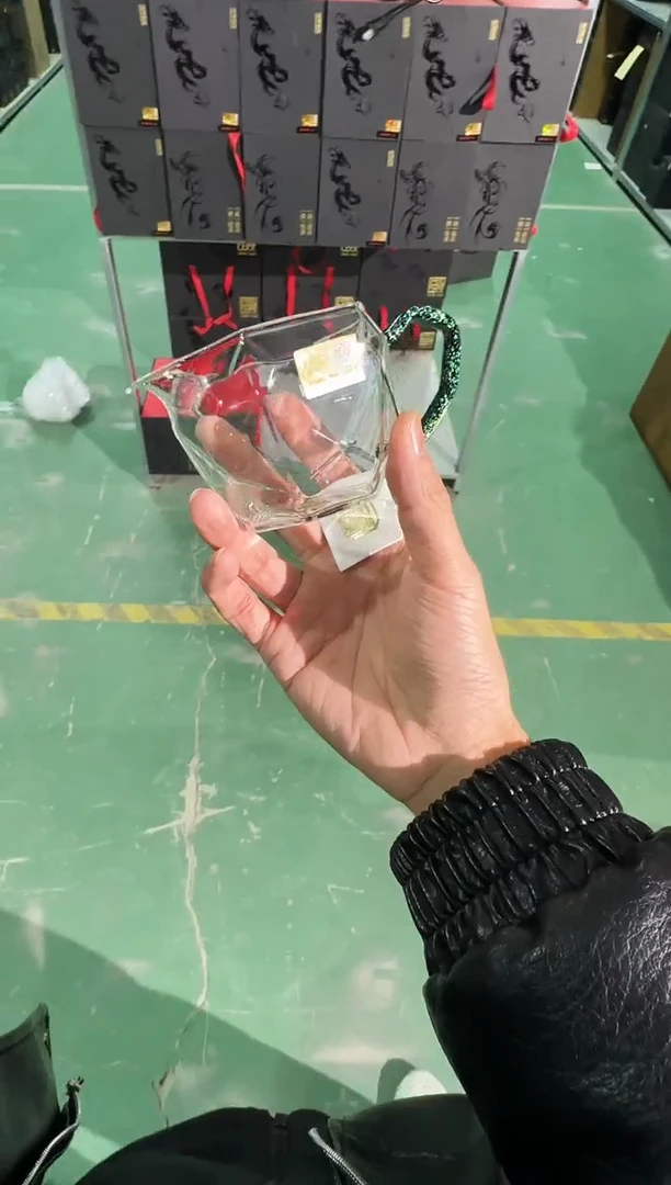 钻石公道杯黑金把手  晶焱金标