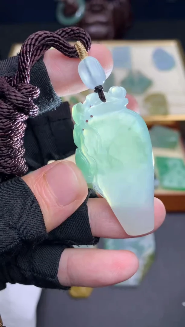 颈饰未镶嵌翡翠天然翡翠宝瓶生花