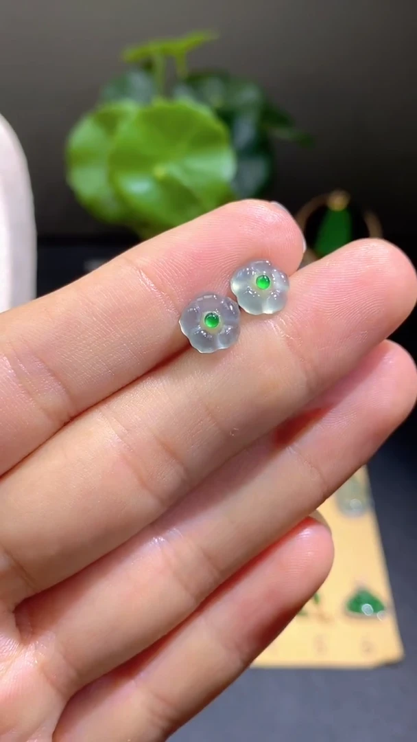 颈饰18K金镶嵌翡翠翡翠A货