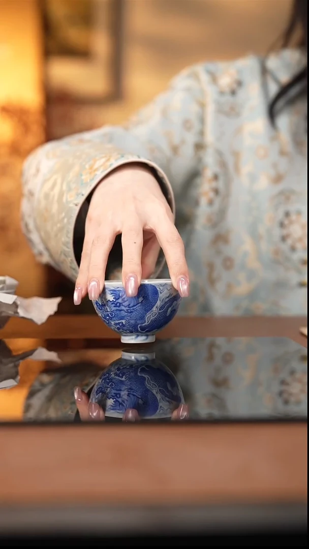 杯看山柴窑青花龙杯