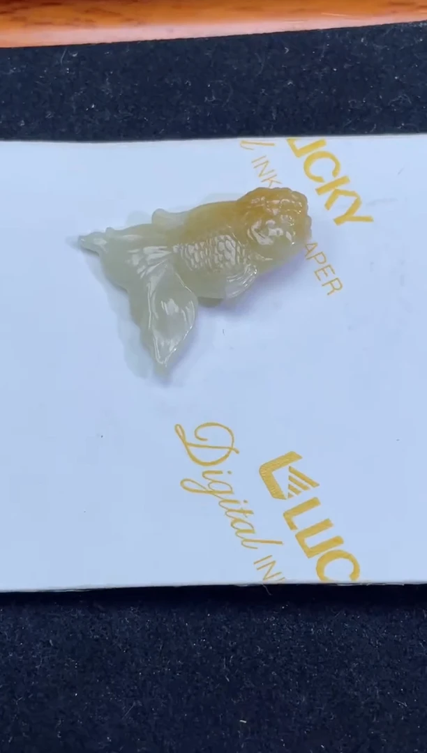 【闪购商品】翡翠颈饰未镶嵌小鱼