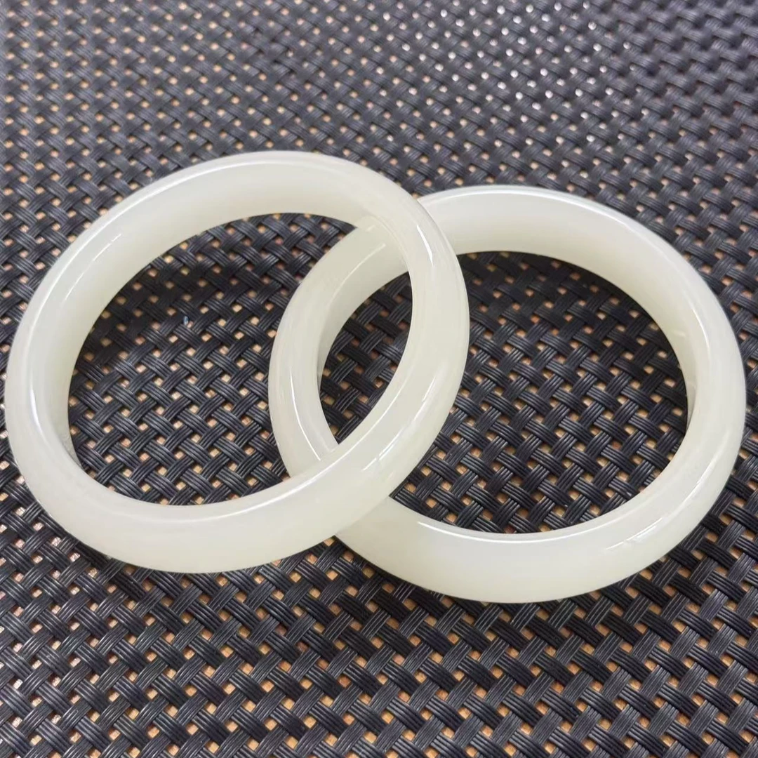 天然和田玉手镯（多样发其一）b999