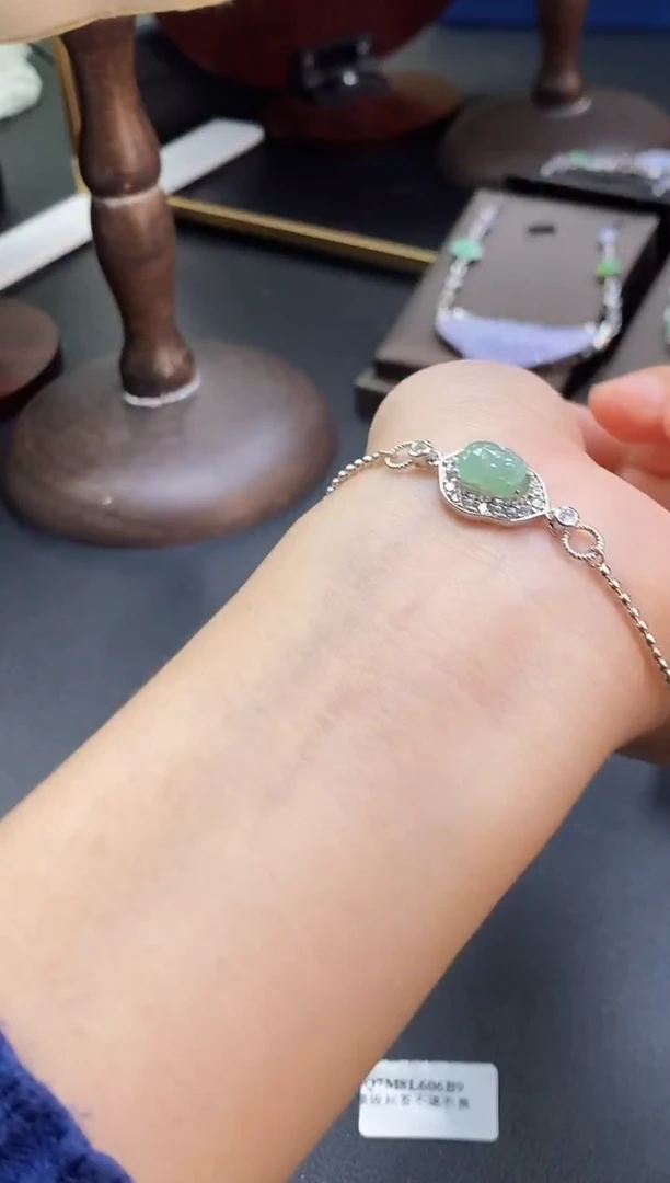 颈饰银S925镶嵌翡翠15607