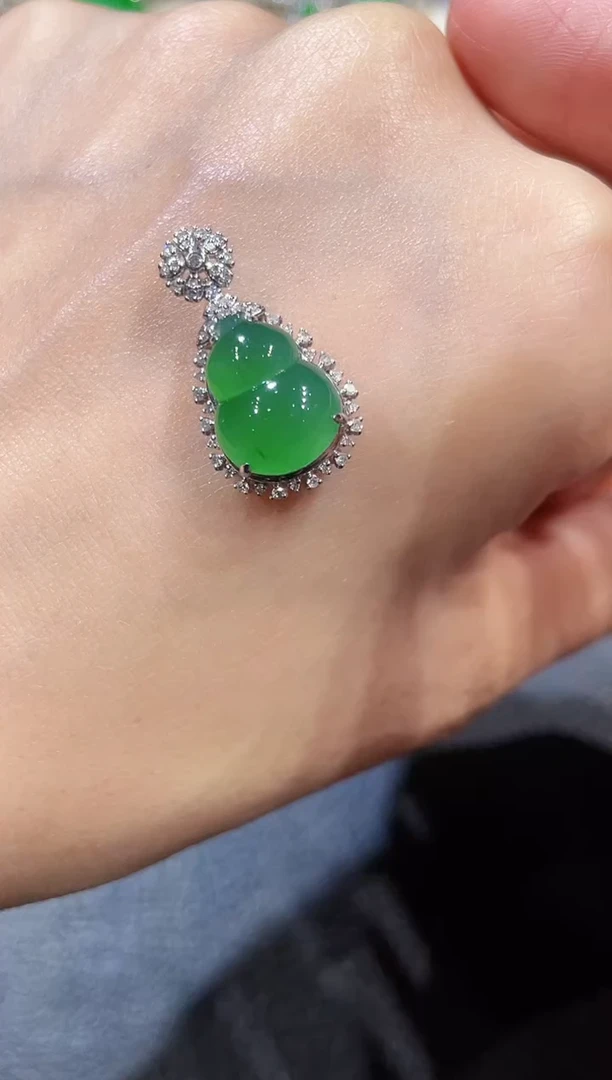 吊坠(不含链)18K金镶嵌翡翠葫芦