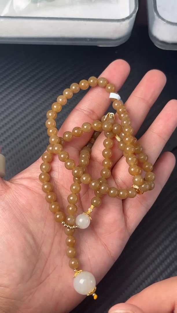 吊坠(赠链)未镶嵌和田玉且末金山微色差卡6妈妈链