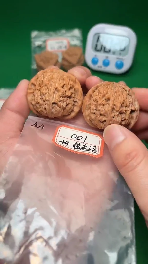 把件文玩核桃M****n001 44全核老闷