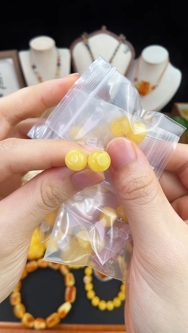 琥珀未镶嵌珠宝奇石多样性发其一