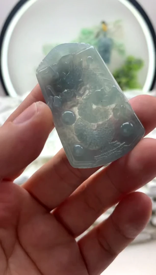 翡翠未镶嵌颈饰龙牌1