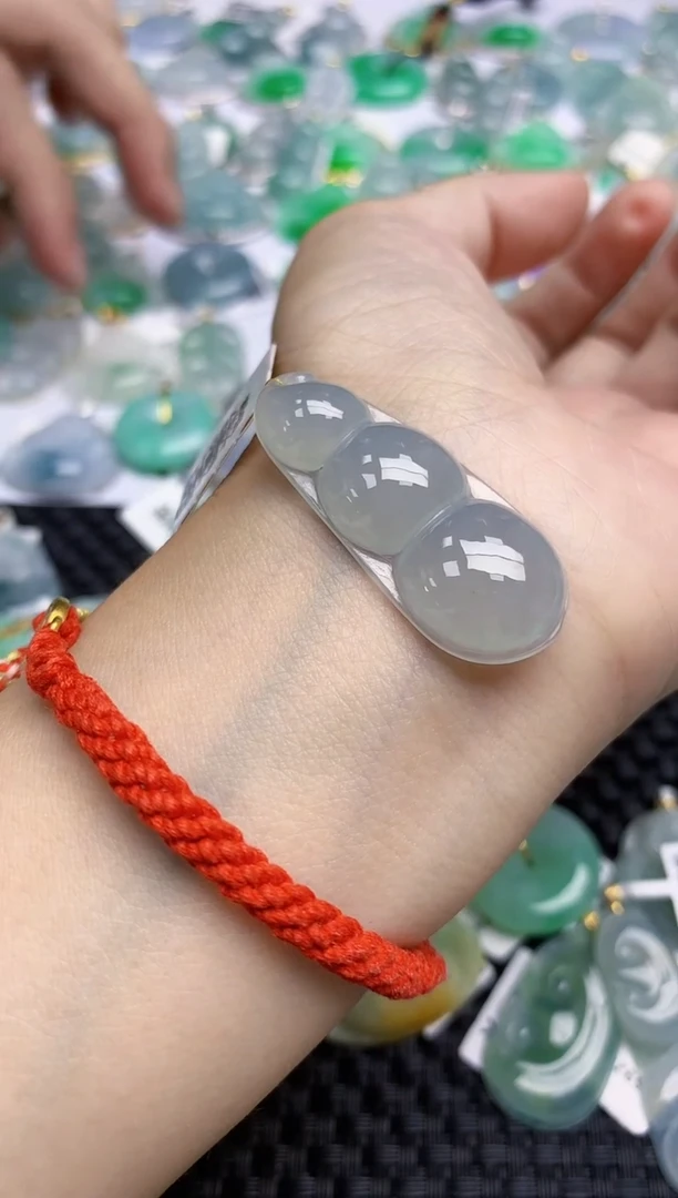 翡翠18K金镶嵌颈饰天然翡翠A货