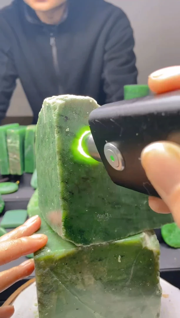 未镶嵌和田玉（碧玉）珠宝半成品1