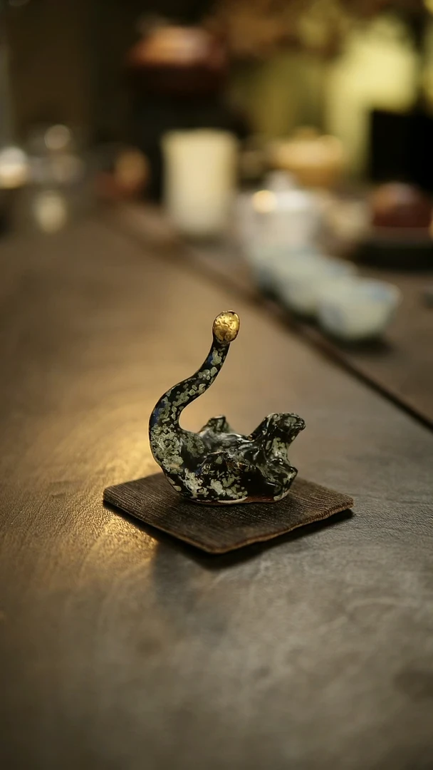 阿眠     张小恒手捏天鹅香插大号