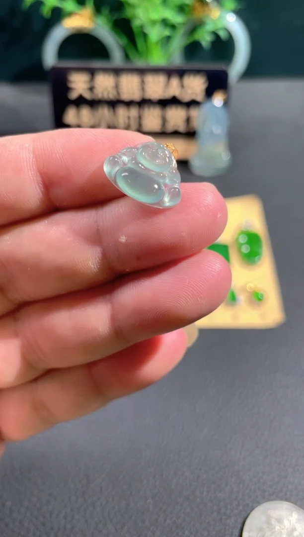 翡翠18K金镶嵌颈饰翡翠