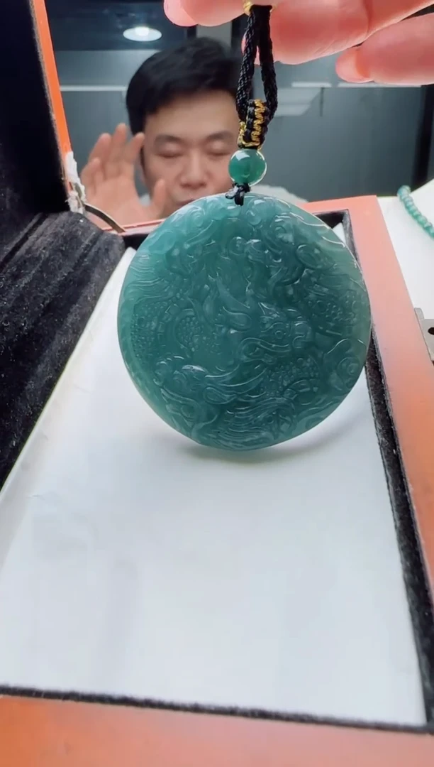 翡翠未镶嵌颈饰多样性发货其中一件