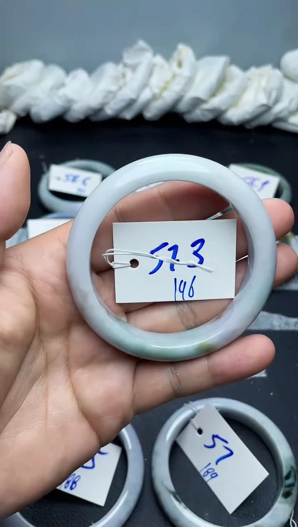 未镶嵌手镯翡翠196