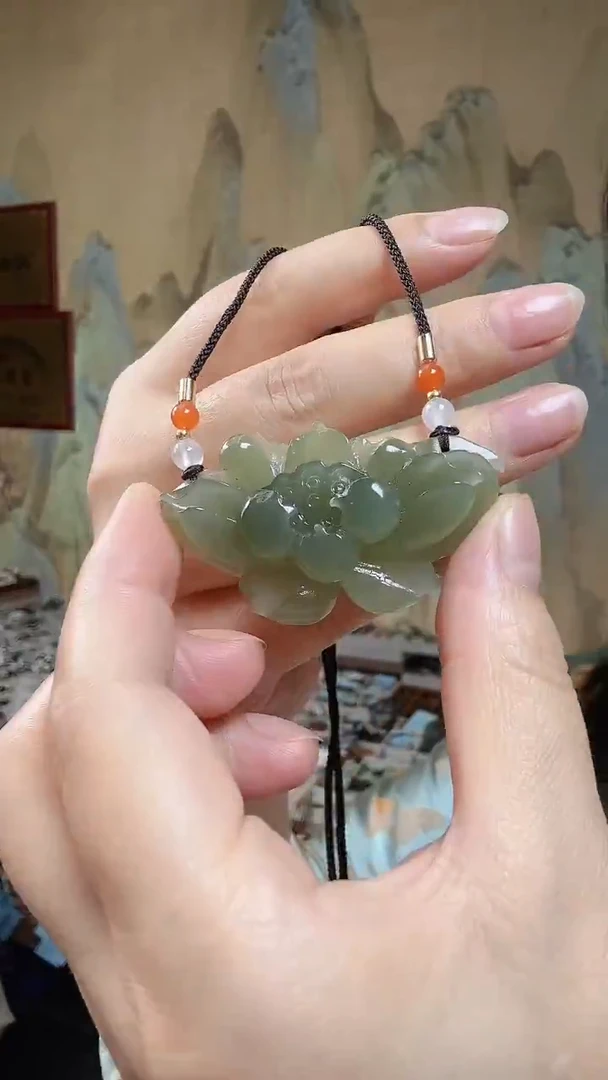 颈饰未镶嵌和田玉.
