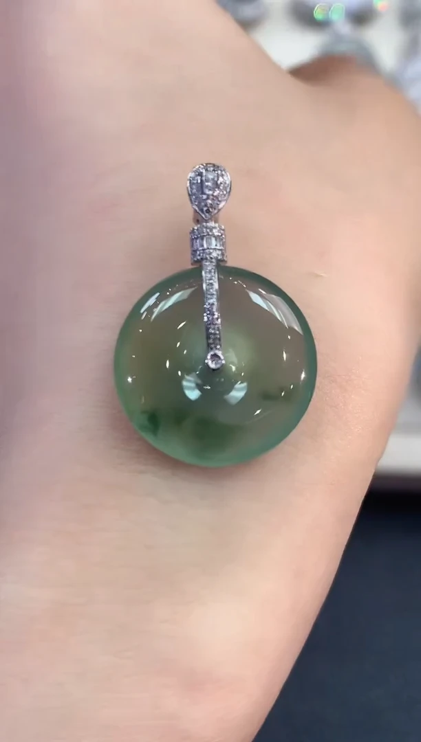 【闪购商品】翡翠吊坠(不含链)18K金镶嵌 B89