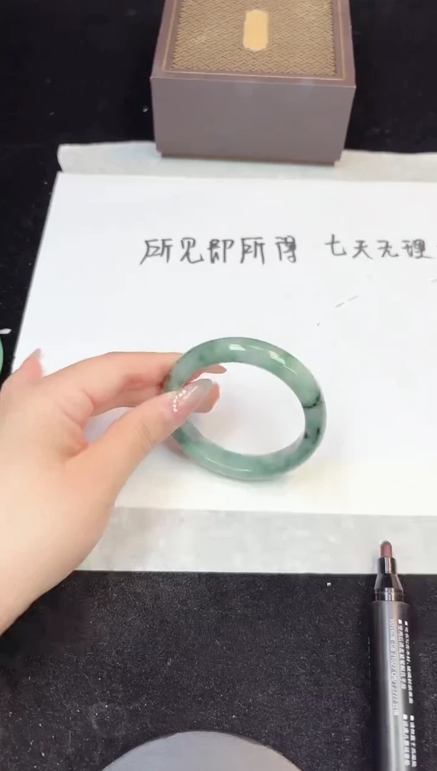 翡翠手镯未镶嵌124