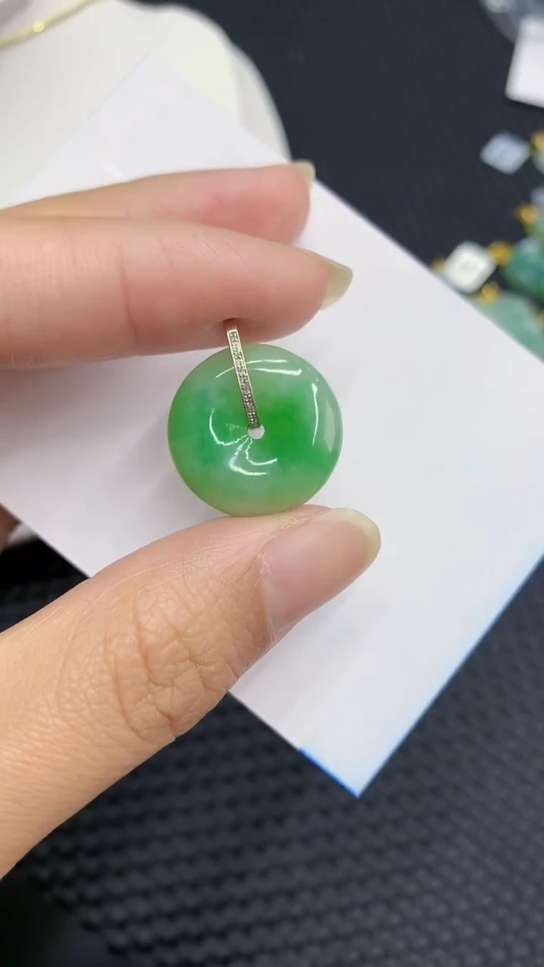 【闪购商品】翡翠颈饰18K金镶嵌            8