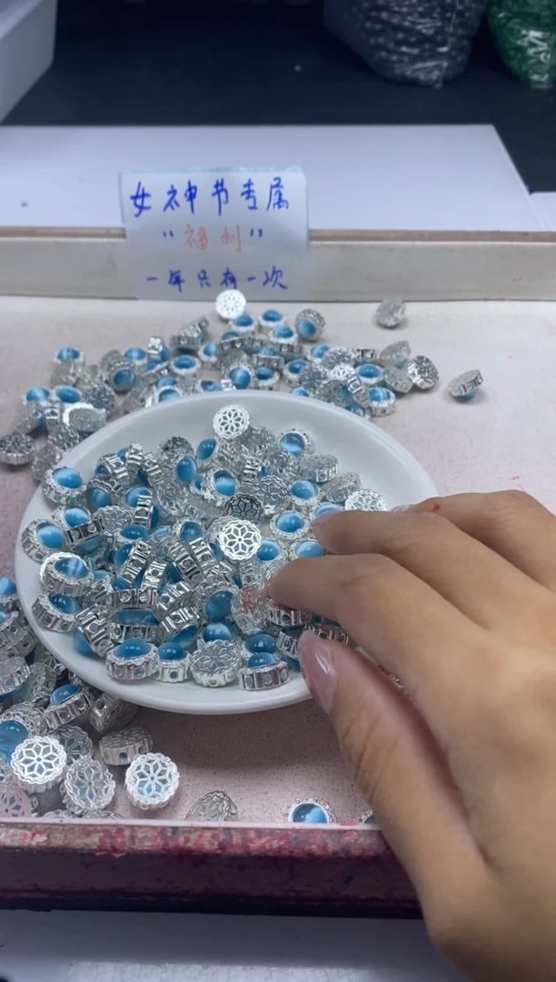 【闪购商品】玛瑙/玉髓颈饰银S800镶嵌x1033猫眼海*蓝*宝太阳花*3个