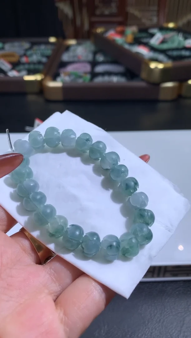 未镶嵌定制翡翠伊**妹翡翠