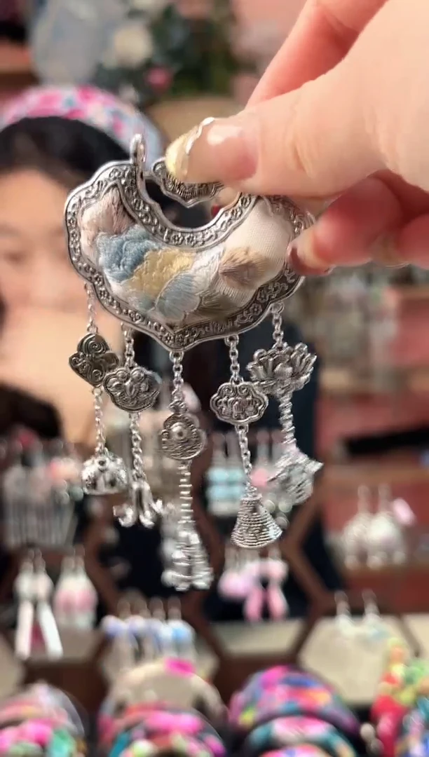 艺枝独绣手工饰品   300