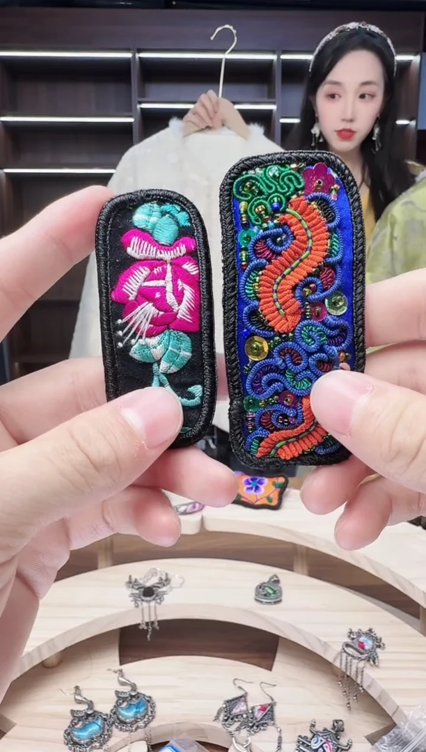 织绣133蒙阿苏苗绣传承