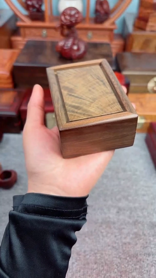 【闪购商品】老板娘推荐金丝楠精工机关盒卡盒