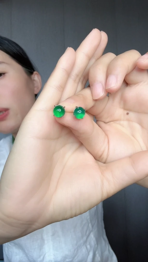 玛瑙/玉髓耳钉未镶嵌绿玉髓耳钉