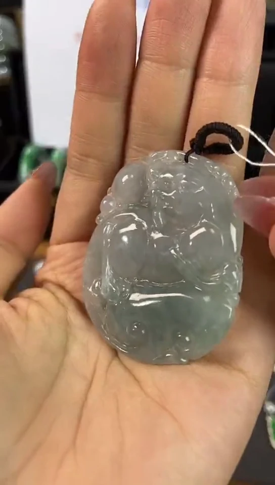 翡翠未镶嵌颈饰麒麟吊坠