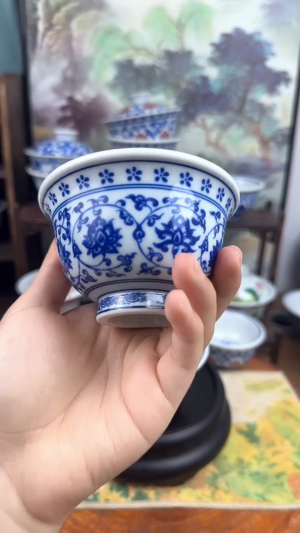 陶瓷青花缠枝莲压手杯