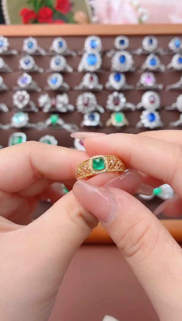 18K戒指18K金镶嵌祖母绿-68份