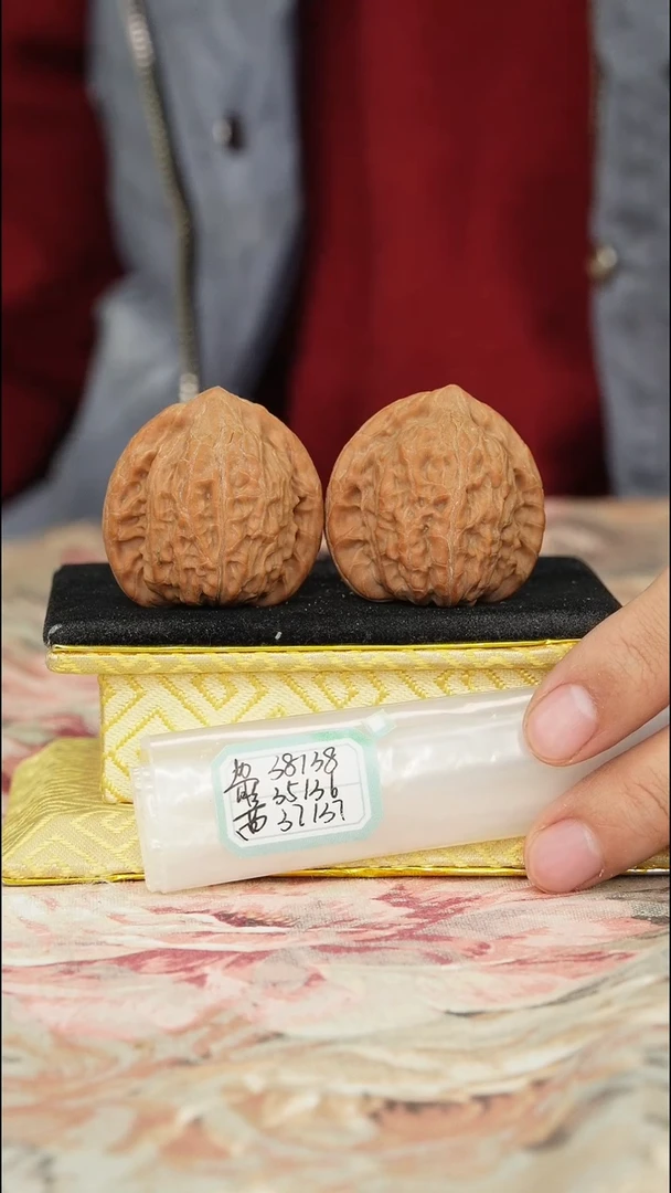【闪购商品】文玩核桃把件非嫁接将军帽