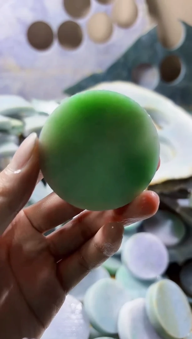 翡翠未镶嵌颈饰翡翠A货 陈谭469