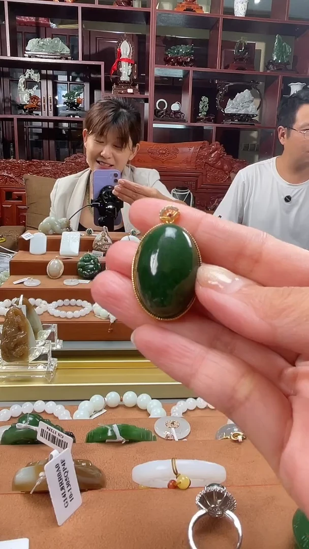 吊坠(赠链)未镶嵌和田玉（碧玉）和田玉碧玉吊坠