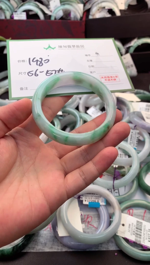 定制翡翠未镶嵌毛货需精细抛光+多人