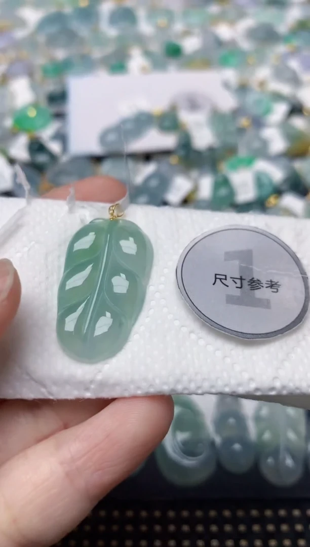 颈饰18K金镶嵌翡翠天然缅甸A货翡翠