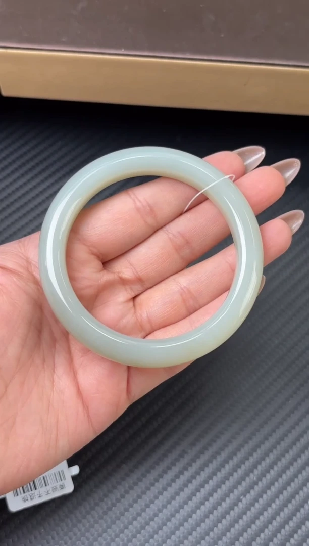 未镶嵌手镯和田玉且末近矿微色差58mK