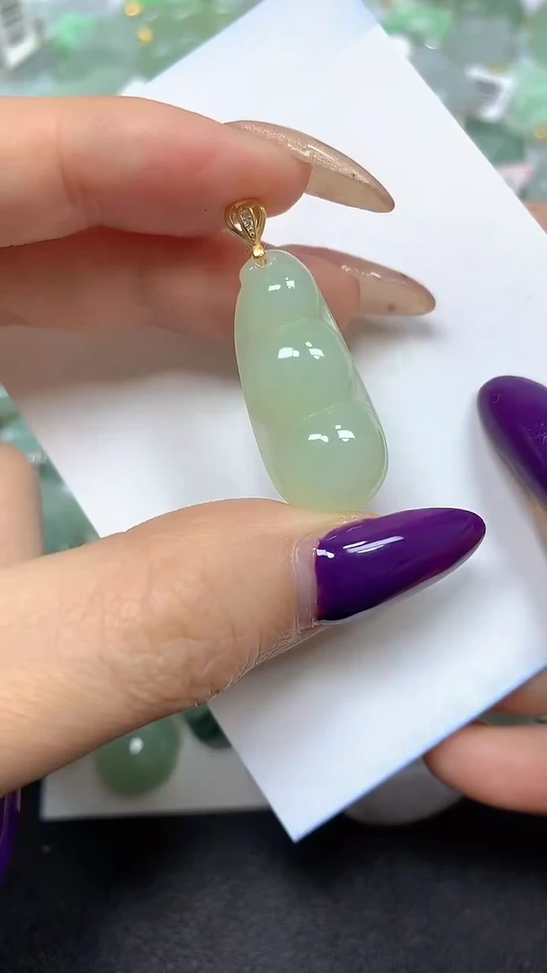 颈饰未镶嵌翡翠