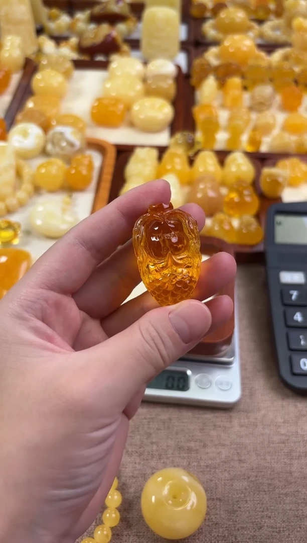 未镶嵌蜜蜡裸石成**婆美人鱼