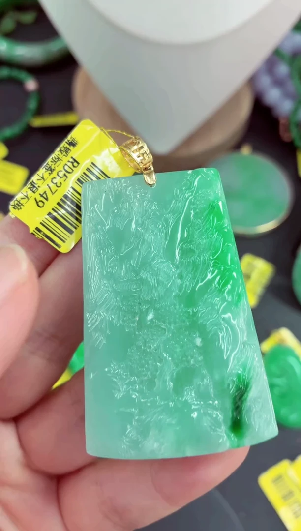 吊坠(不含链)18K金镶嵌翡翠挂件