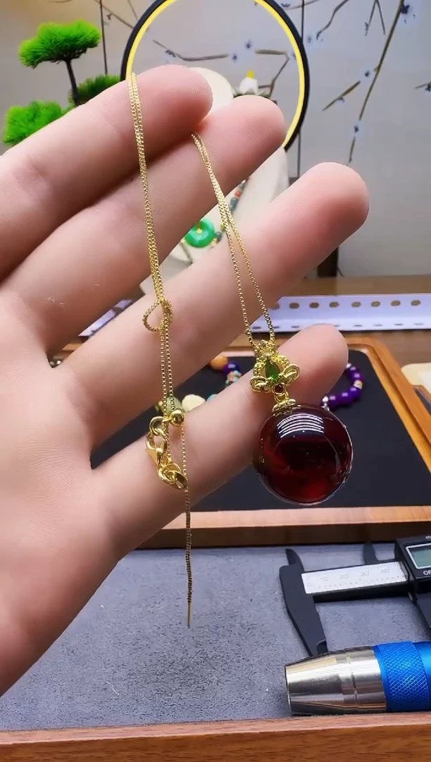 血珀吊坠(赠链)14K金镶嵌D01
