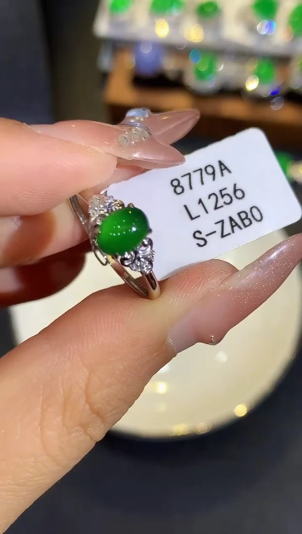 18K金镶嵌戒指翡翠L12556多样性发其一