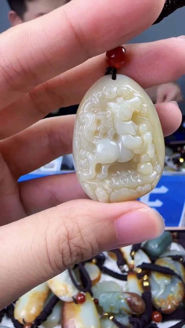 和田玉未镶嵌颈饰1