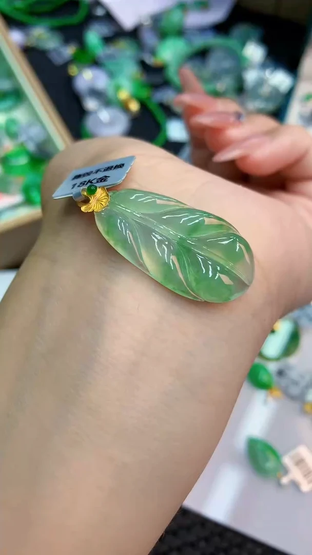 翡翠18K金镶嵌吊坠(不含链)1